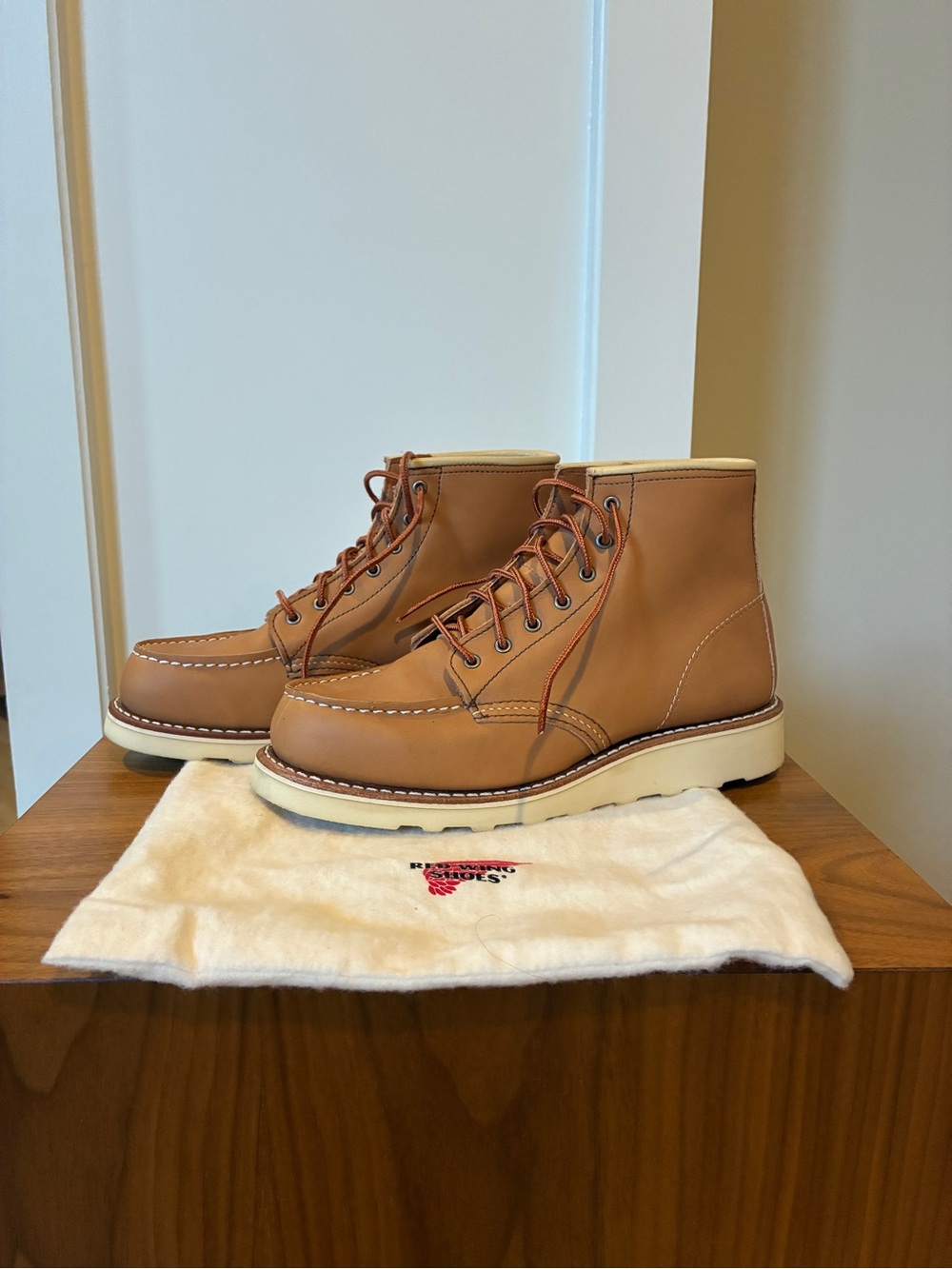 Red Wing Heritage Women's 6" Classic Moc Boots Tan Leather 3383 - Size 7.5 B